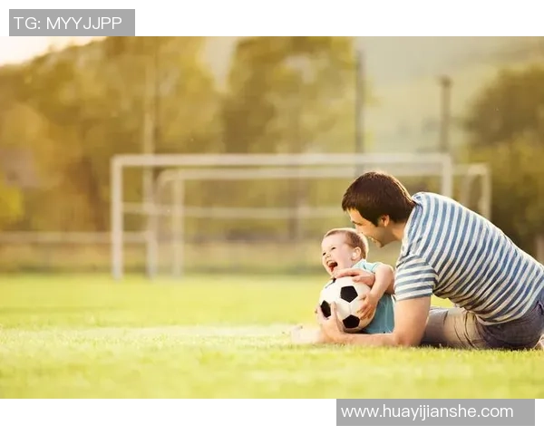 足球明星温情瞬间抱孩子展现父爱与运动激情的完美结合 足球明星温情瞬间抱孩子展现父爱与运动激情的完美结合